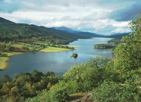 Queens' View, showing the River Tay with trees and hills to the sides