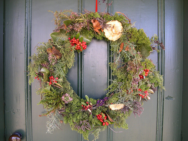 christmas-wreath-©Elizabeth-Runder-CCBY2.0-https://www.flickr.com/photos/runder/