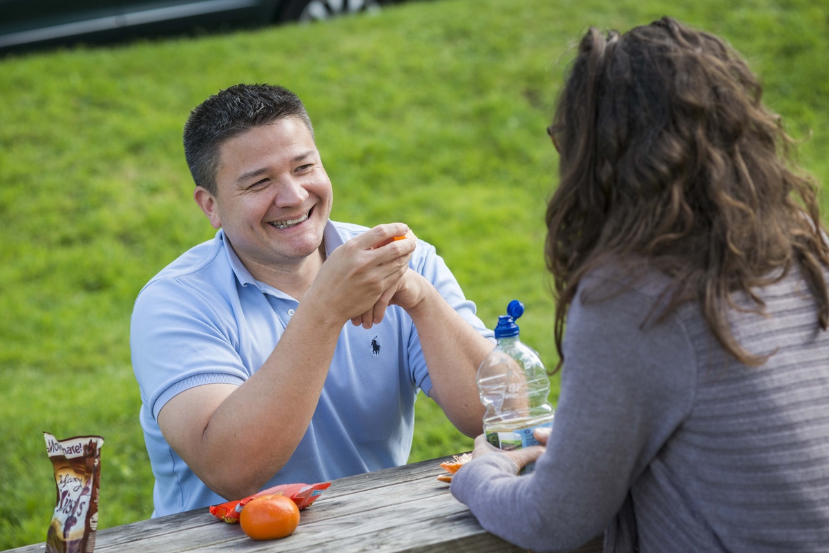 Two people eating a picnic