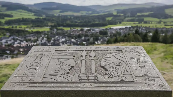 Close up of sculpture plinth.